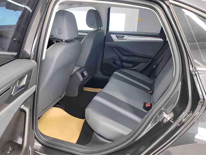 Фото 11 - Volkswagen Sagitar L