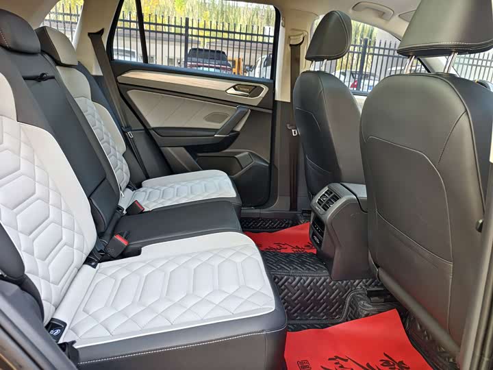 Фото 13 - Volkswagen Tayron