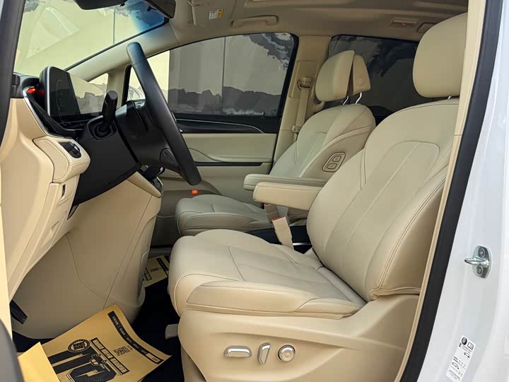 Фото 11 - Buick GL8 ES