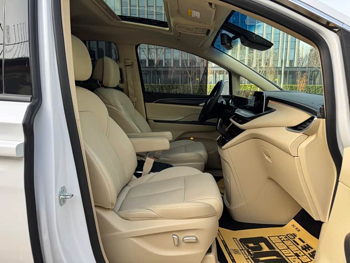 Фото 16 - Buick GL8 ES