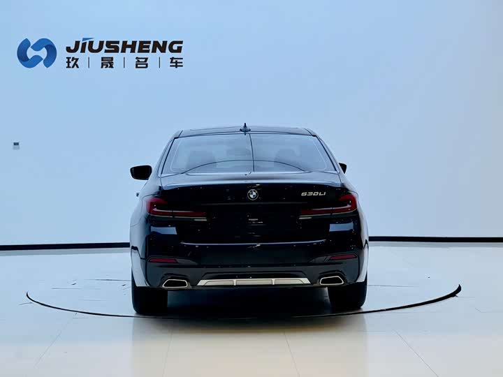 Фото 10 - BMW 5 Series