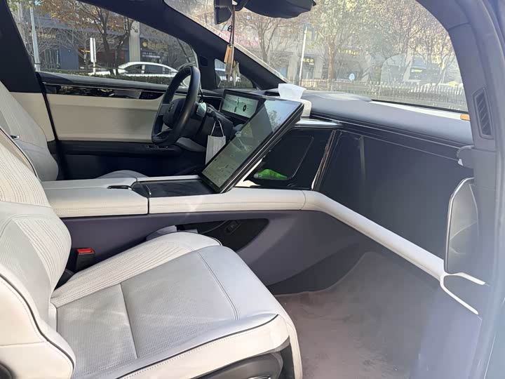 Фото 5 - HiPhi X