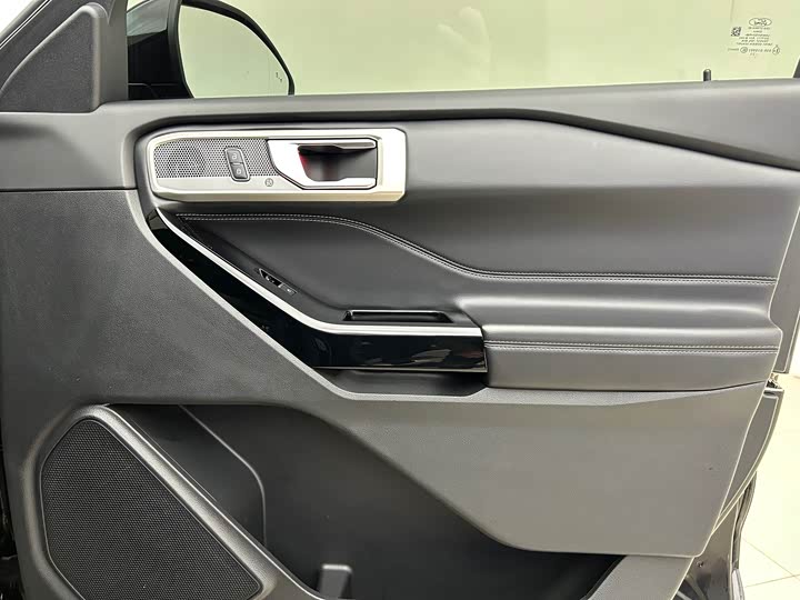 Фото 15 - Ford Explorer