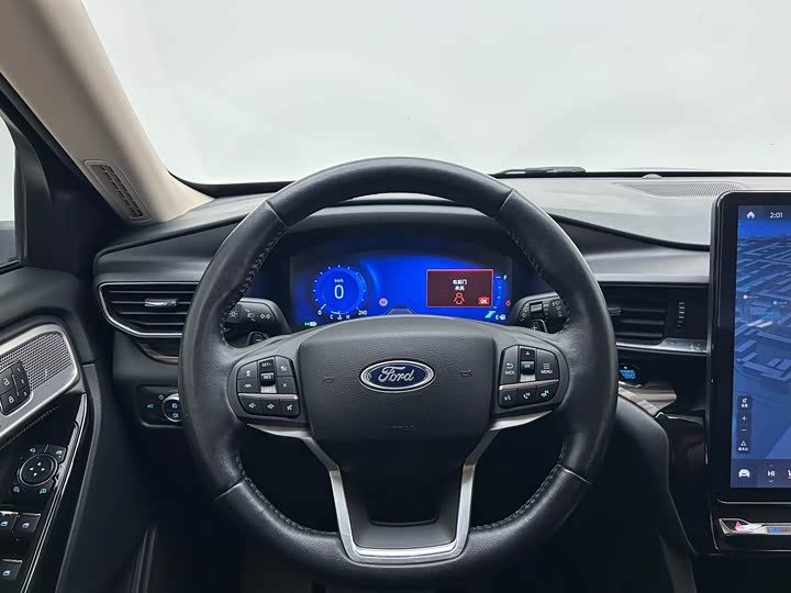 Фото 8 - Ford Explorer