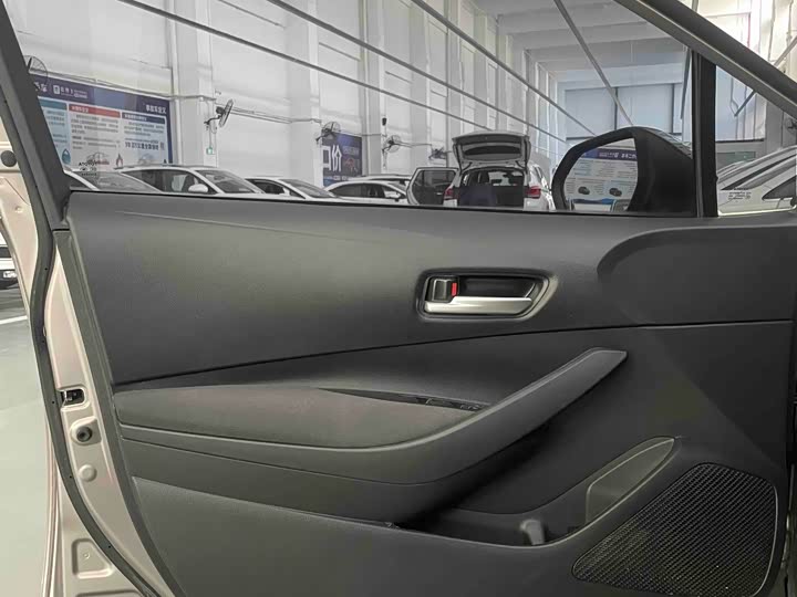 Фото 14 - Toyota Corolla