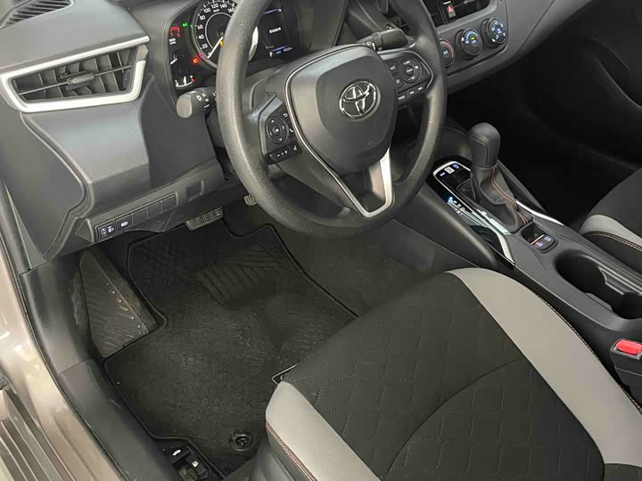 Фото 16 - Toyota Corolla