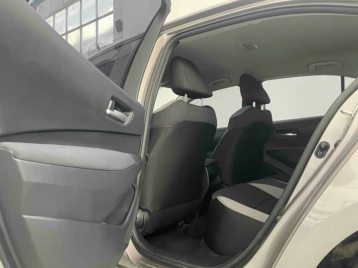 Фото 18 - Toyota Corolla