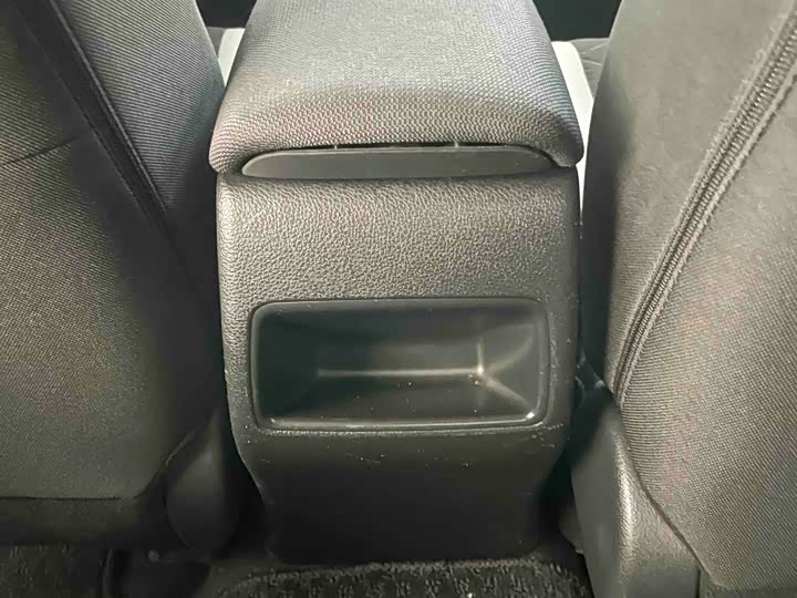 Фото 20 - Toyota Corolla