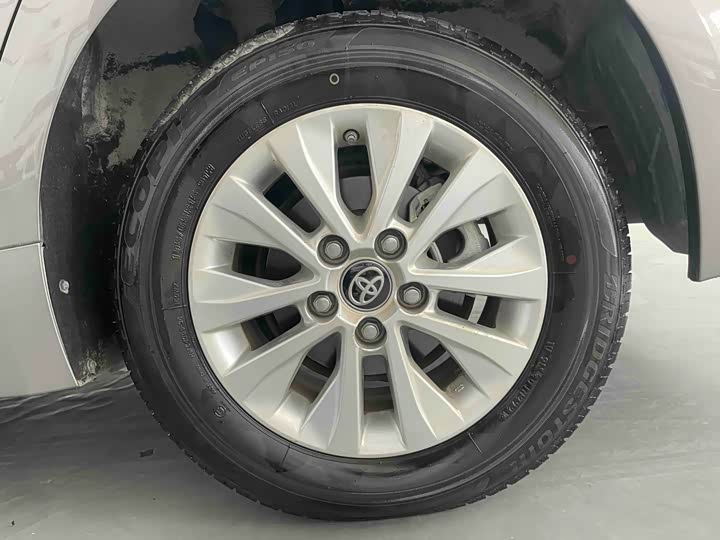 Фото 22 - Toyota Corolla