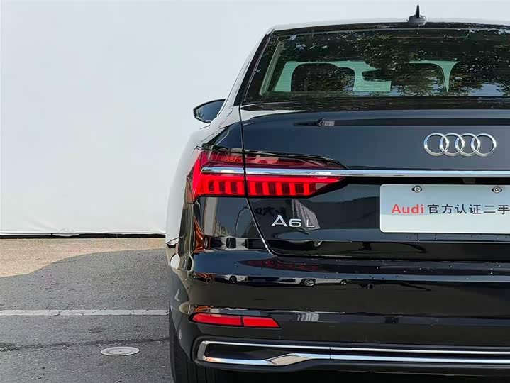 Фото 10 - Audi A6L