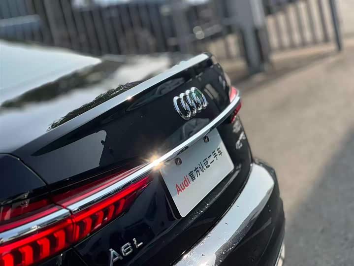 Фото 12 - Audi A6L