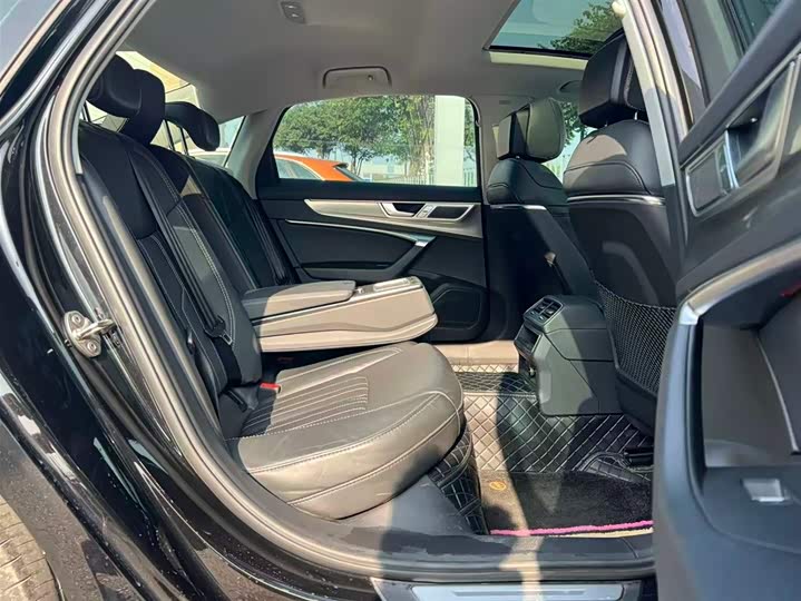 Фото 18 - Audi A6L