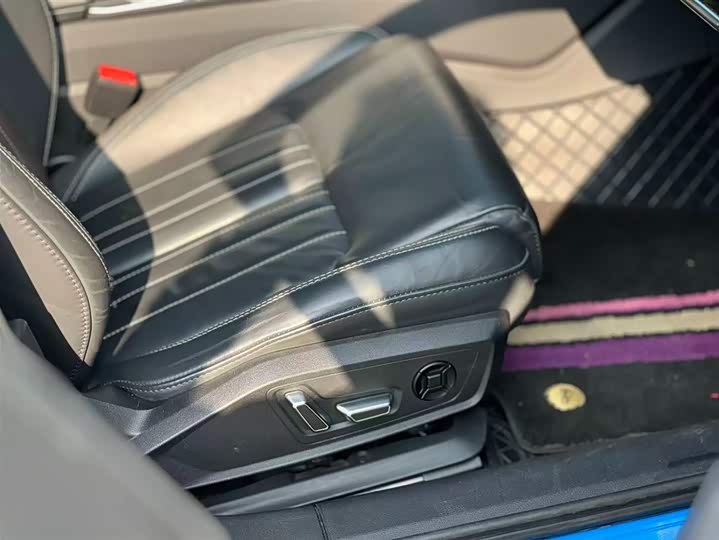 Фото 21 - Audi A6L