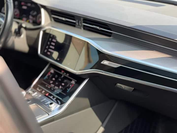 Фото 22 - Audi A6L