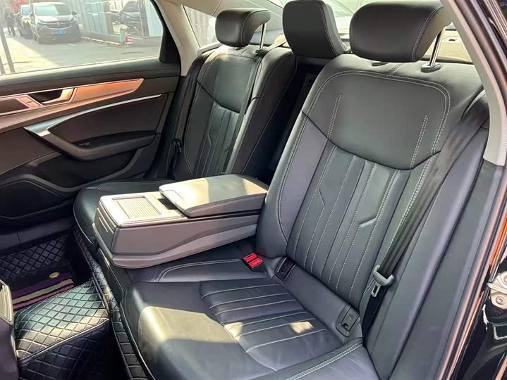 Фото 26 - Audi A6L