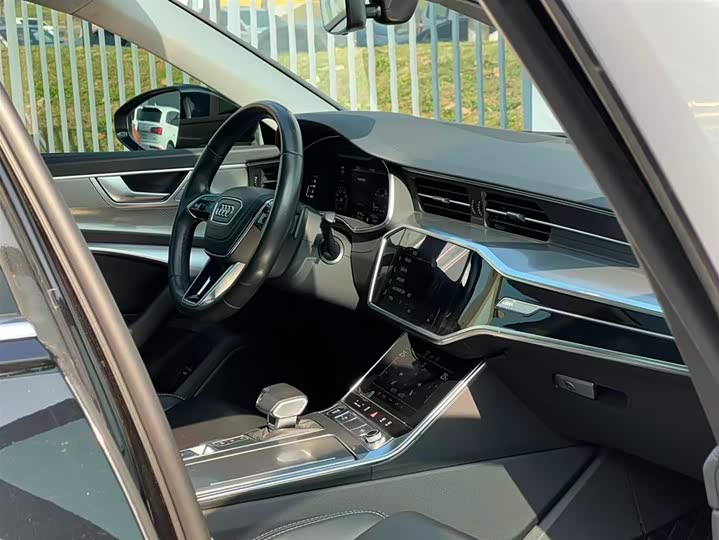 Фото 27 - Audi A6L