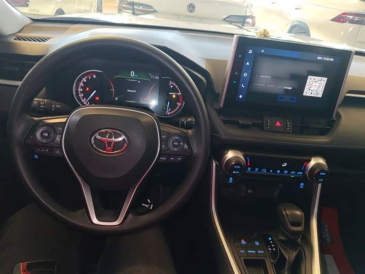 Фото 10 - Toyota RAV4