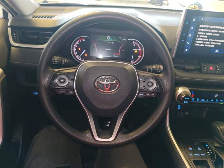 Фото 11 - Toyota RAV4