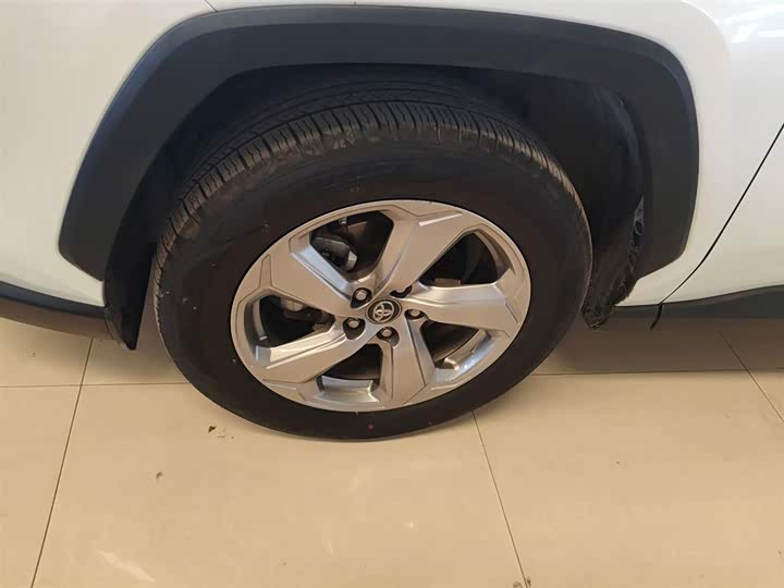 Фото 23 - Toyota RAV4