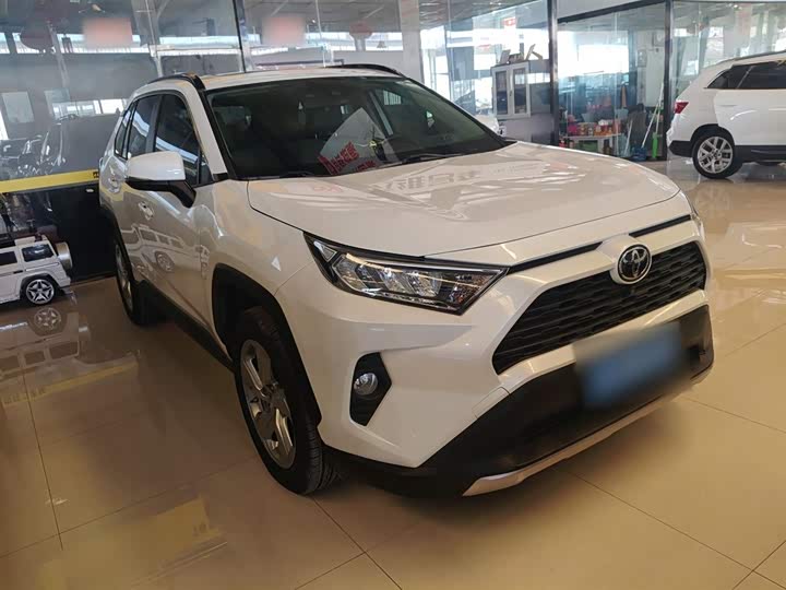 Фото 4 - Toyota RAV4