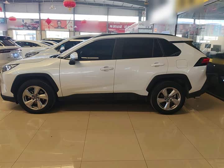 Фото 5 - Toyota RAV4