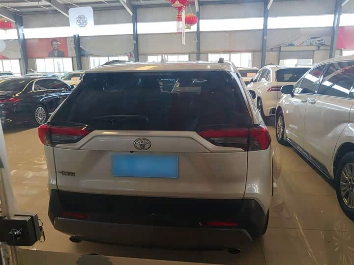 Фото 6 - Toyota RAV4