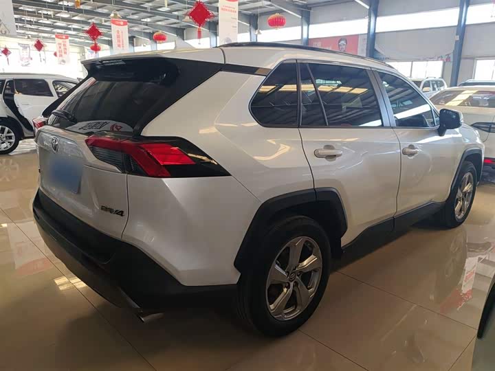 Фото 7 - Toyota RAV4