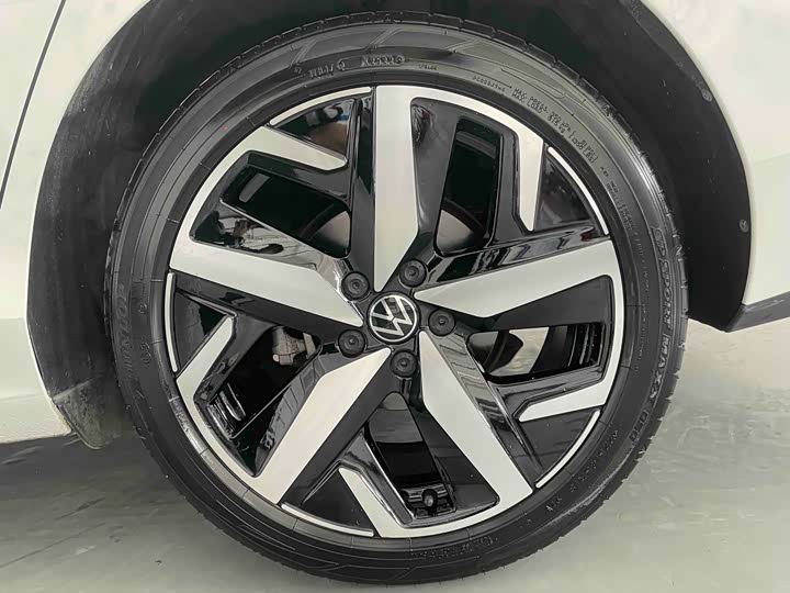 Фото 23 - Volkswagen Lamando L