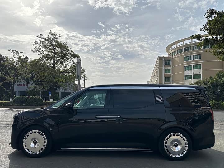 Фото 3 - Zeekr 009