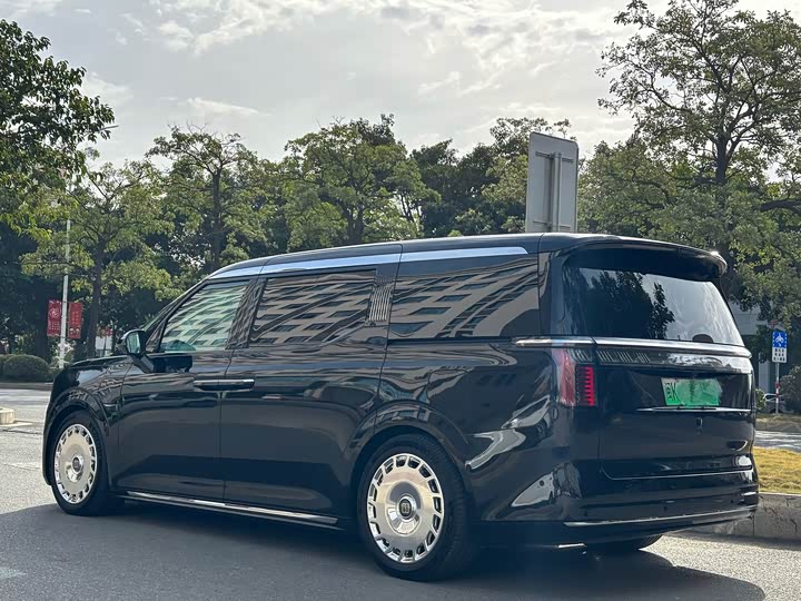 Фото 4 - Zeekr 009