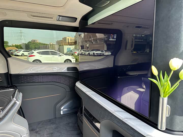 Фото 7 - Zeekr 009