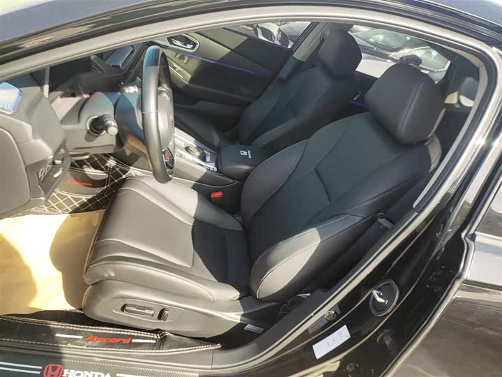 Фото 15 - Honda Accord