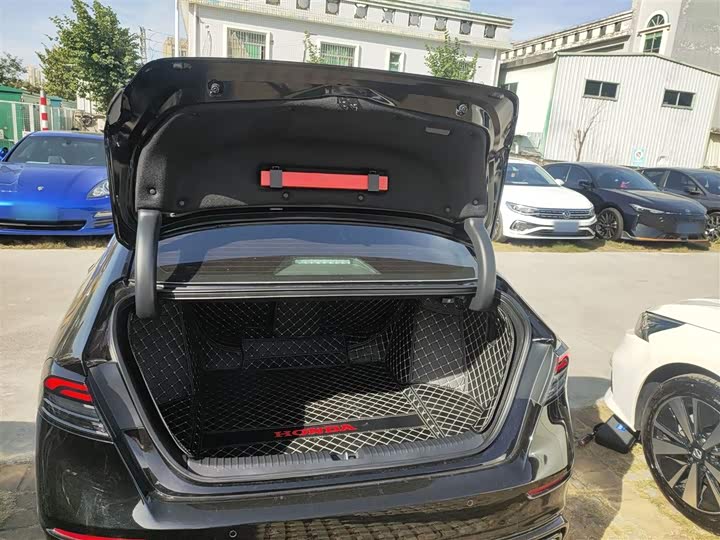 Фото 19 - Honda Accord