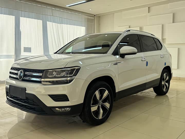 Фото 1 - Volkswagen Tharu