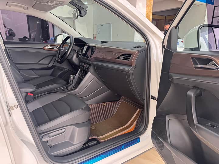 Фото 10 - Volkswagen Tharu