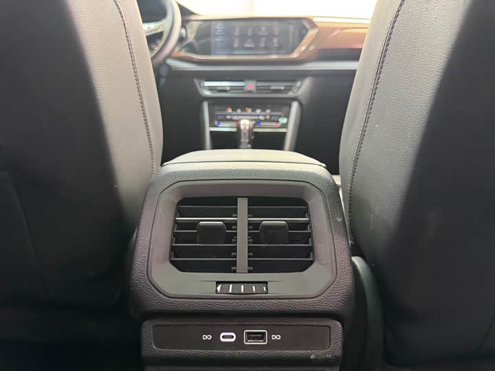 Фото 18 - Volkswagen Tharu