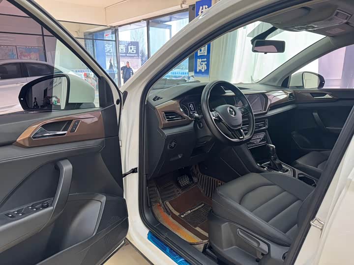 Фото 7 - Volkswagen Tharu