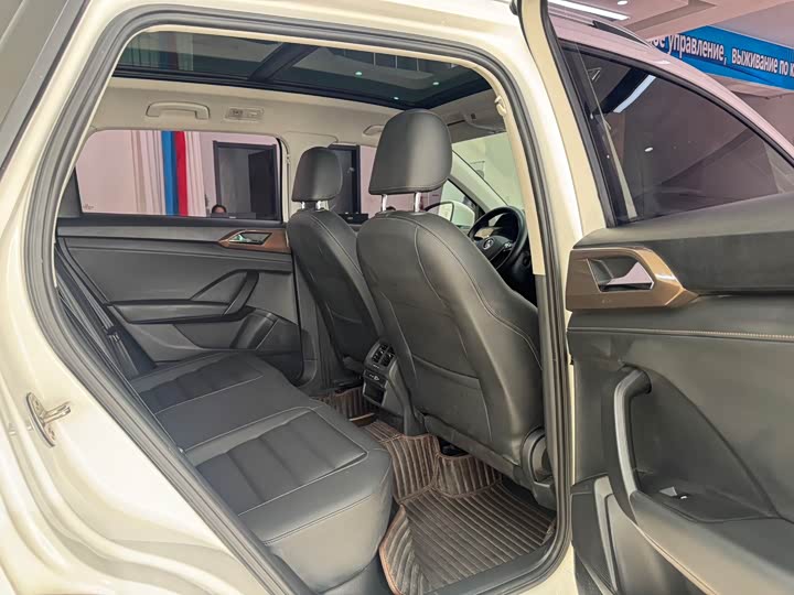 Фото 9 - Volkswagen Tharu