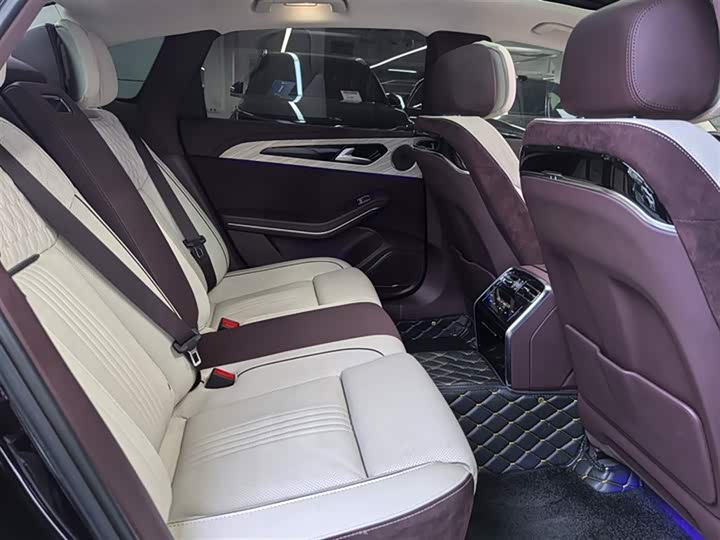 Фото 11 - Hongqi H9