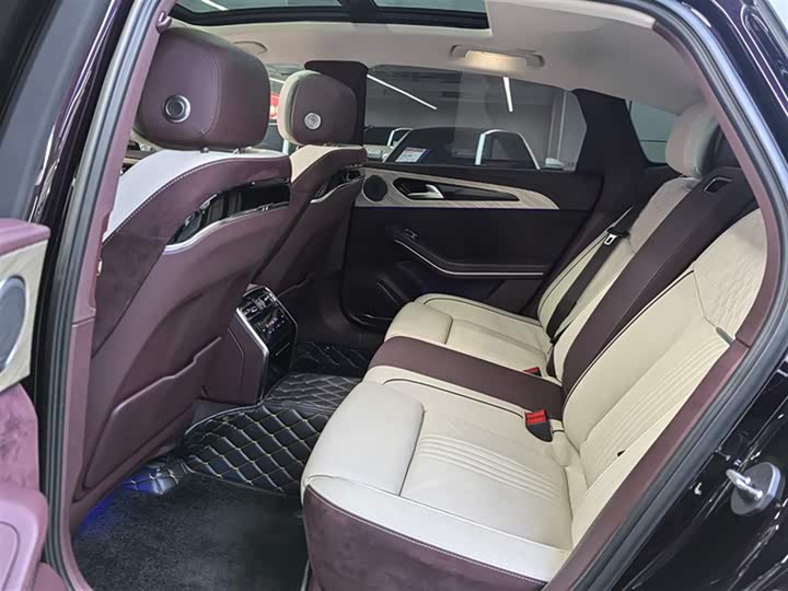 Фото 12 - Hongqi H9