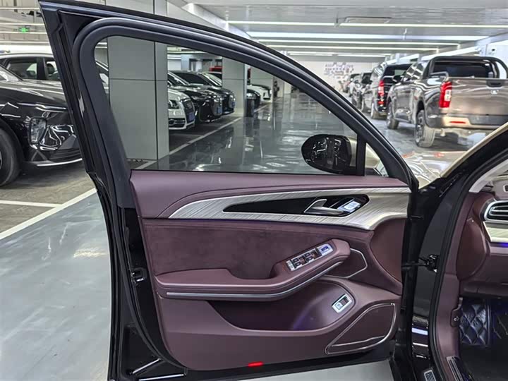 Фото 19 - Hongqi H9