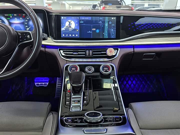 Фото 8 - Hongqi H9