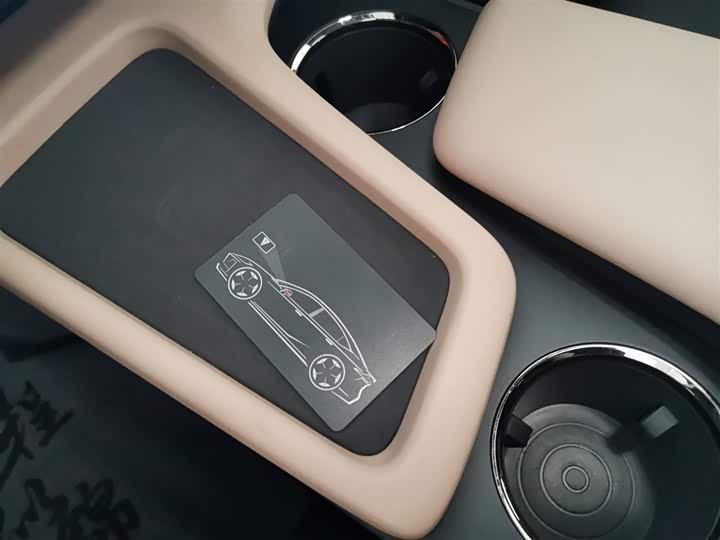 Фото 9 - Changan Deepal SL03