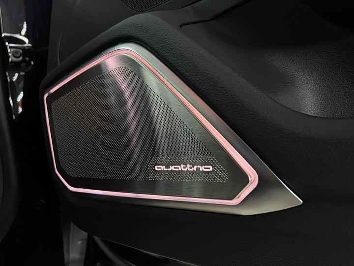 Фото 11 - Audi A7L