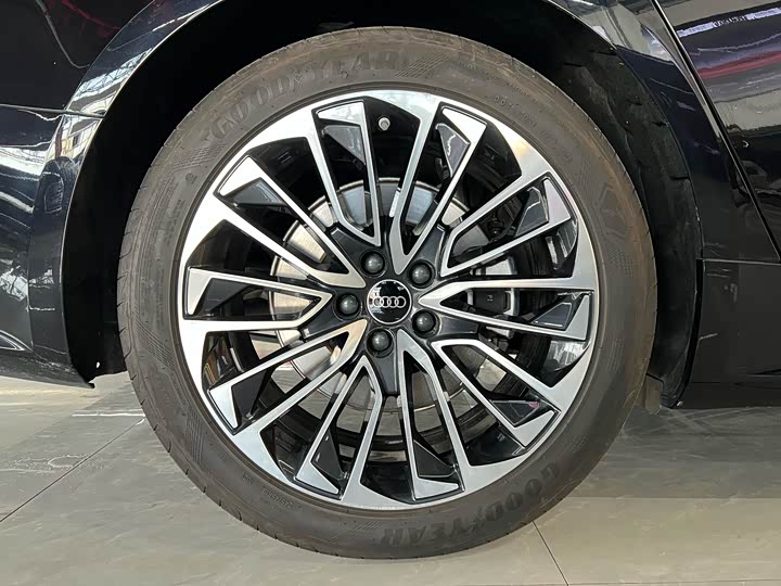 Фото 15 - Audi A7L