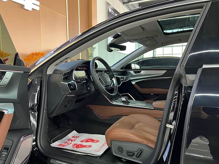 Фото 4 - Audi A7L