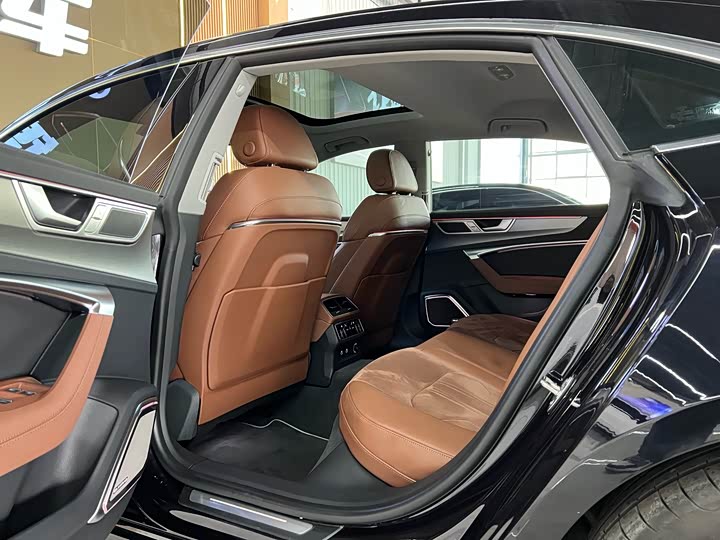 Фото 5 - Audi A7L