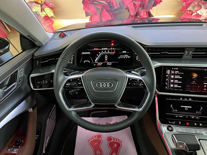 Фото 8 - Audi A7L