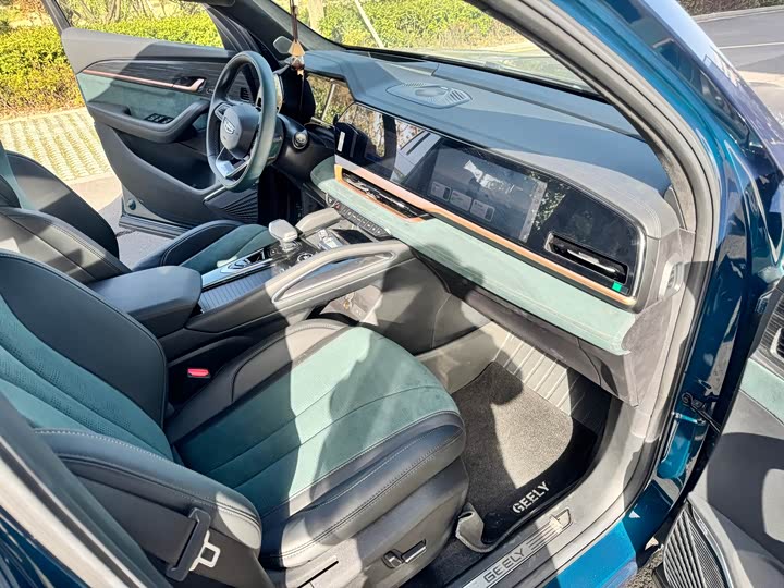 Фото 7 - Geely Monjaro