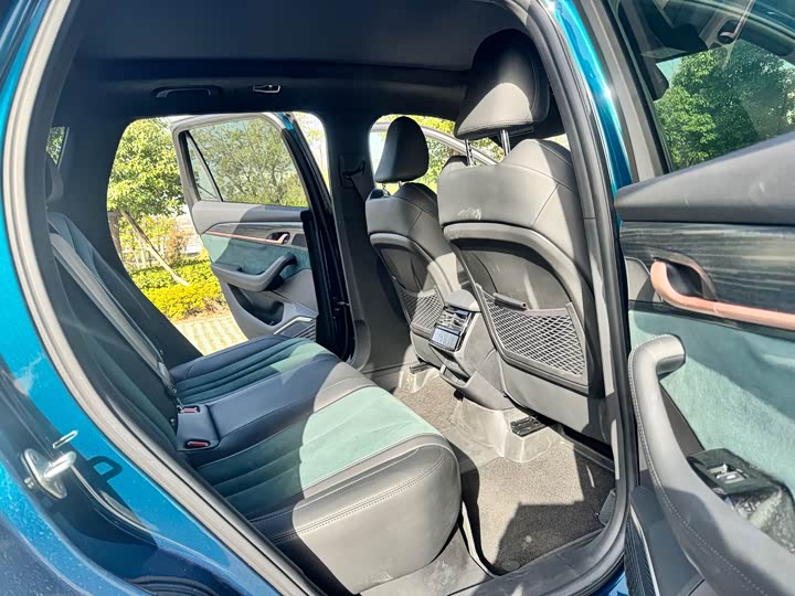 Фото 8 - Geely Monjaro